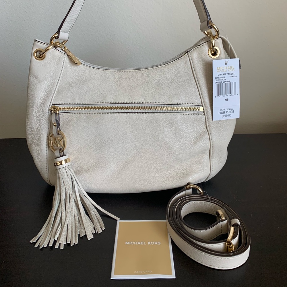 ⛔️SOLD⛔️ Michael Kors Charm Tassel Crossbody bag